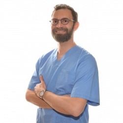 Winston Alexander Thevening Pinto, especialista en Odontología general